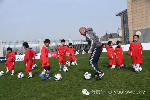  国际米兰青训小将绝杀登顶积分榜  