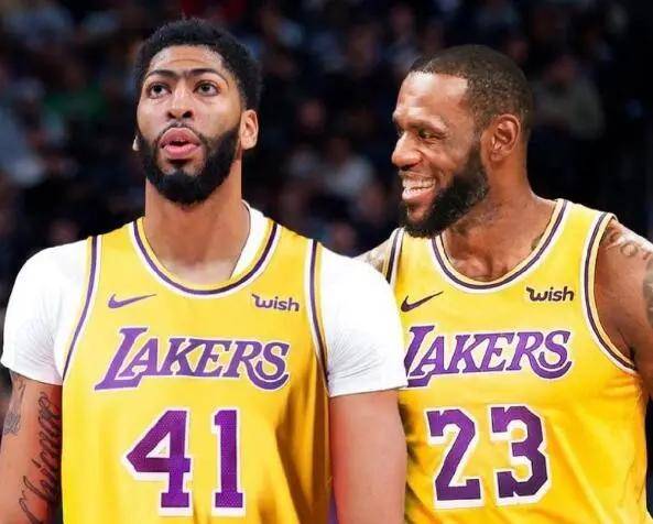 NBA季后赛巅峰对决，詹姆斯50分创纪录助湖人险胜